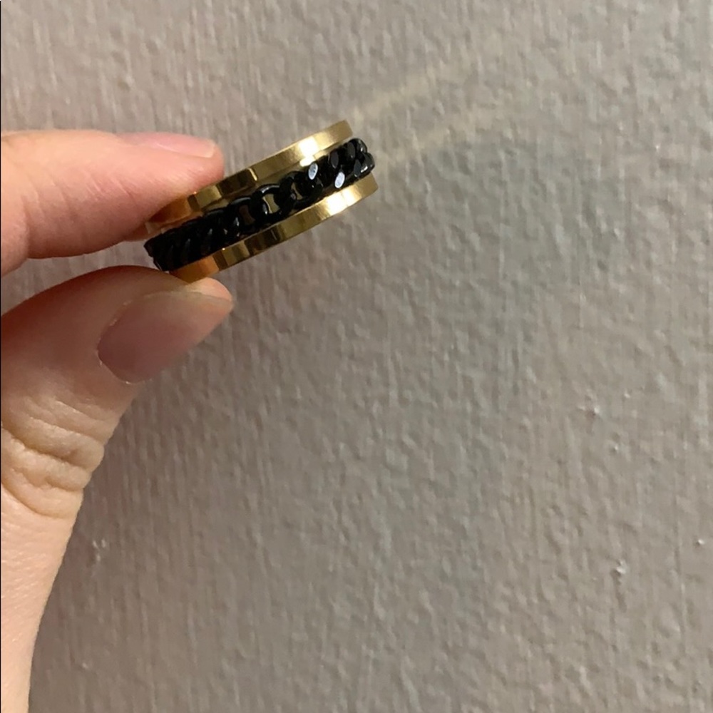 • Men’s ring •